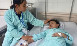 X&#243;t thương cậu b&#233; người T&#224;y 11 tuổi mồ c&#244;i cha, chống chọi với bệnh tật cần gi&#250;p đỡ