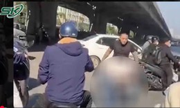 Bắt khẩn thanh ni&#234;n c&#244;n đồ đ&#225;nh người giữa đường ở H&#224; Nội, h&#233; lộ nguy&#234;n nh&#226;n đằng sau