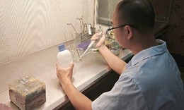 Nh&#224; khoa học Việt nu&#244;i đ&#244;ng tr&#249;ng hạ thảo gi&#224;u hoạt chất tr&#234;n s&#226;u ch&#237;t