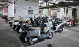 Phường chỉ đạo 'nóng' vụ chung cư 'vạn dân' ở Hà Nội thông báo ngừng nhận trông xe điện dưới tầng hầm 