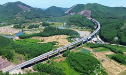 To&#224;n cảnh cao tốc Cam Lộ - La Sơn trước thời điểm thi c&#244;ng mở rộng