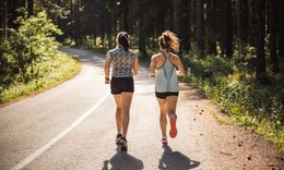 Chạy bộ 1 giờ đốt ch&#225;y bao nhi&#234;u calo?