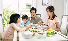 Bữa cơm gia đ&#236;nh liệu c&#243; c&#242;n hấp dẫn con trẻ trong thời đại đồ ăn nhanh?