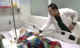 Kịp thời tiếp sức cho bệnh viện bị c&#244; lập suốt 4 đ&#234;m 5 ng&#224;y trong lũ lịch sử