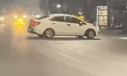 T&#224;i xế c&#243; cồn l&#225;i &#244; t&#244; hất văng CSGT l&#234;n ca-p&#244;, ph&#243;ng xe bỏ chạy