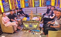 Bất ngờ kiểm tra, ph&#225;t hiện 12 người dương t&#237;nh ma t&#250;y tại 2 ph&#242;ng VIP qu&#225;n karaoke