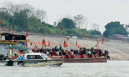 M&#249;a lễ hội tr&#234;n s&#244;ng nước, H&#224; Nội l&#224;m g&#236; để đảm bảo an to&#224;n?