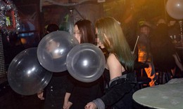 Nhiều bệnh nhân trẻ tuổi nhập viện trong tình trạng nguy kịch vì sử dụng 'bóng cười'
