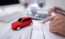 Mức thu lệ ph&#237; trước bạ đối với &#244; t&#244; điện c&#243; hiệu lực từ th&#225;ng 3