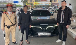 Chặn bắt ô tô là tang vật vụ án khi đang lưu thông trên đường