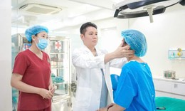 Hành trình giúp khách hàng lấy lại nhan sắc và sự tự tin của bác sĩ Ngô Mộng Hùng