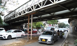 Cầu Long Bi&#234;n phải &#39;chống nạng&#39;