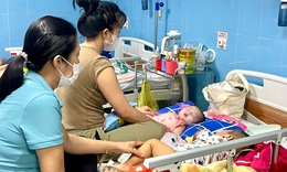 Quảng Bình: Bệnh nhi mắc sởi tăng đột biến, bác sĩ khuyến cáo những gì?