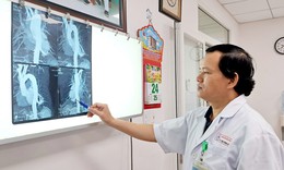 Phát hiện bệnh phổi hiếm gặp từ cơn đau lưng
