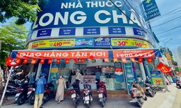 Long Châu đồng loạt phủ cờ Tổ quốc ở hơn 2025 nhà thuốc trên toàn quốc nhân dịp lễ 30/4 - 1/5
