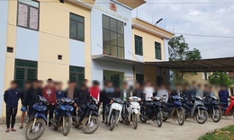 Từ m&#226;u thuẫn c&#225; nh&#226;n, gần 40 thanh thiếu ni&#234;n hỗn chiến trong đ&#234;m, đập ph&#225; t&#224;i sản của người d&#226;n