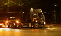 CSGT 'săn đêm', lật tẩy loạt chiêu trò của tài xế xe tải