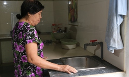Hàng ngàn hộ dân sống khổ sở vì vỡ đường ống nước sạch