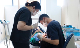 Chăm sóc sức khỏe răng miệng miễn phí cho trẻ bị bại não