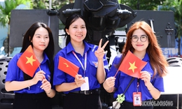 Rực rỡ cờ đỏ sao v&#224;ng tại Bảo t&#224;ng Chứng t&#237;ch Chiến tranh