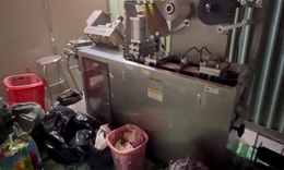 'Rùng mình' bên trong xưởng sản xuất thuốc giả