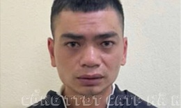 Bắt đối tượng truy nã lang thang dưới gầm cầu Thanh Trì