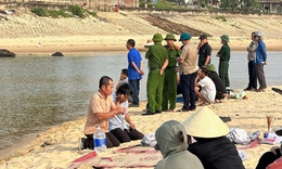 Tìm thấy thi thể 2 học sinh mất tích khi tắm ở cửa sông