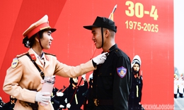Hai chị em ruột tự hào sóng bước trong đội hình diễu binh dịp 30/4