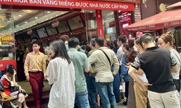 Chuyên gia lý giải việc nhiều người dân muốn 'ôm vàng’