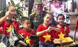 Xúc động lý do cựu binh U80 đi xe máy 1.400 km vào TPHCM xem diễu binh, diễu hành