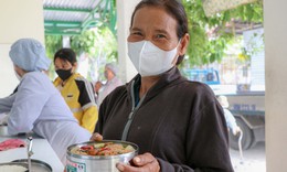 Bếp ăn Hiểu và Thương, nơi trao trọn nghĩa tình cho bệnh nhân nghèo