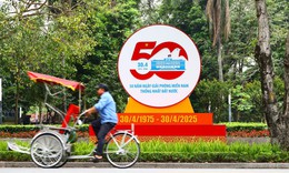 Hà Nội rộn ràng không khí kỷ niệm 50 năm Ngày Giải phóng miền Nam thống nhất đất nước