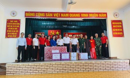 Đoàn công tác Bộ Y tế thăm, tặng quà quân, dân trên quần đảo Trường Sa và Nhà giàn DK1