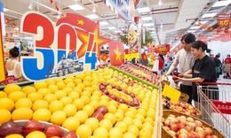 Nghỉ lễ 30/4 - 1/5: Siêu thị đồng loạt giảm giá sâu hơn 1.000 mặt hàng thiết yếu, nông sản giảm đến 71%, giá từ 9.900 đồng/kg