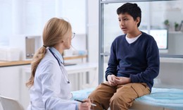 Dậy thì sớm ở nam: Nguyên nhân, triệu chứng, phòng ngừa và điều trị