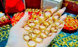 Giá vàng hôm nay ngày 27/4 chốt tuần tăng dữ dội, người mua lãi cực đậm