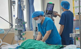 Bé gái hơn 5 tháng tuổi 'hồi sinh' sau 48 giờ lọc máu liên tục