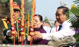 Lãnh đạo TPHCM dâng hương tưởng niệm các Mẹ Việt Nam Anh hùng, anh hùng liệt sĩ nhân dịp 30/4