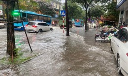Những tuyến phố có nguy cơ ngập sâu ở Hà Nội do mưa lớn đêm qua