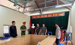 Khởi tố 2 đối tượng khai thác gỗ trái phép tại rừng phòng hộ