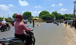 Hai người trên xe máy thương vong sau va chạm với xe đầu kéo