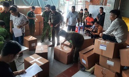 Phát hiện kho hàng hơn 7,7 tấn hàng gồm sữa, rượu, thực phẩm bảo vệ sức khỏe không giấy phép