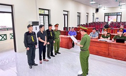 Khởi tố, bắt tạm giam đối tượng 'rút ruột' sông Chảy