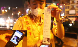 Kiểm tra nồng độ cồn, CSGT phát hiện cả xe 'tẩy số máy'