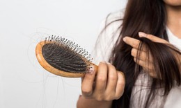Tại sao lại bị rụng tóc sau khi giảm cân?