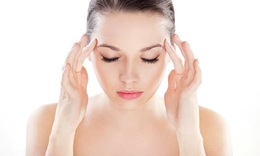 6 động tác giúp giảm sụp mí mắt
