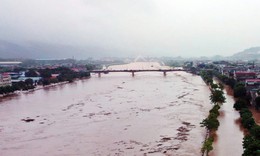 Cảnh b&#225;o lũ l&#234;n nhanh ở nhiều s&#244;ng miền Bắc g&#226;y ngập lụt