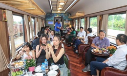 Nhiều ưu đãi hấp dẫn khi đi tàu Hoa Phượng Đỏ tuyến Hà Nội - Hải Phòng dịp hè