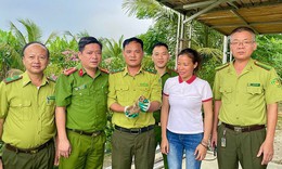 Động vật quý hiếm 'lạc' vào vườn nhà dân