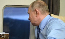 RT: Trực thăng của Tổng thống Putin mắc kẹt trong đàn UAV của Ukraine